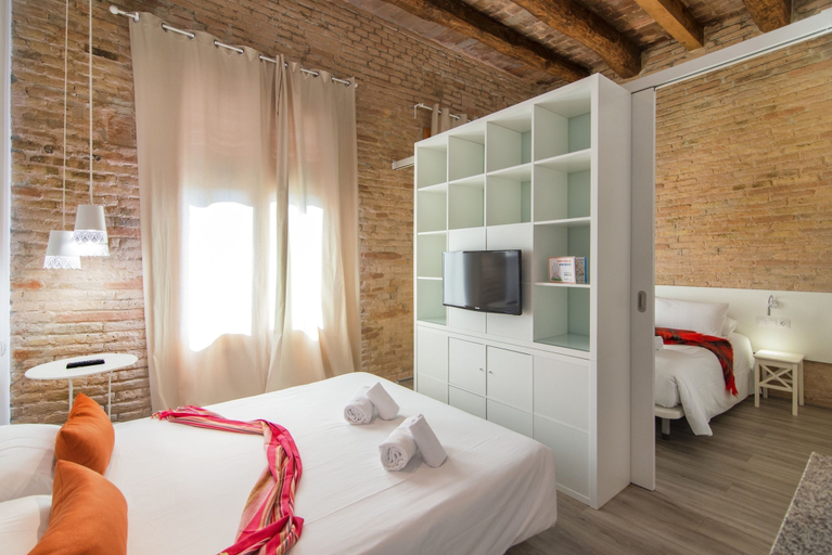 Bedroom 2, Happy People Sagrada Familia, Barcelona