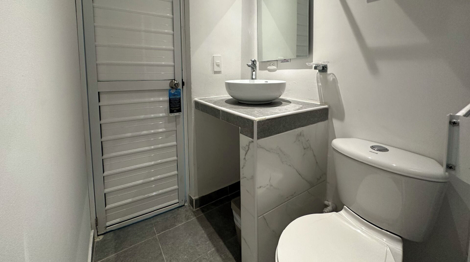 Bathroom 5, Hotel Tower by On vacation, San Andrés