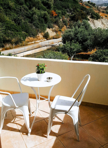Room 4, Mear Garden Studio - Cozy Garden Getaway, Crete