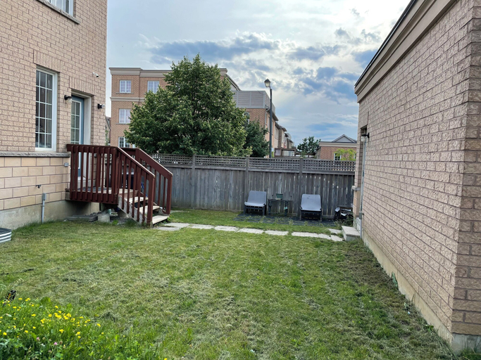 Exterior & Views, Quiet Room Around York University Subway, Toronto