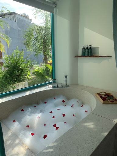 Bathroom 5, Hotel Le Bouton, Da Nang
