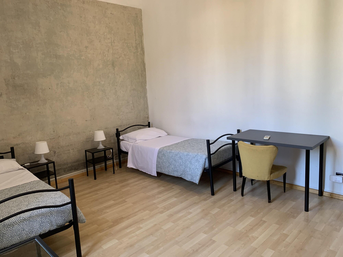 Room 2, Faenza 79 Apartment in Firenze, Florence