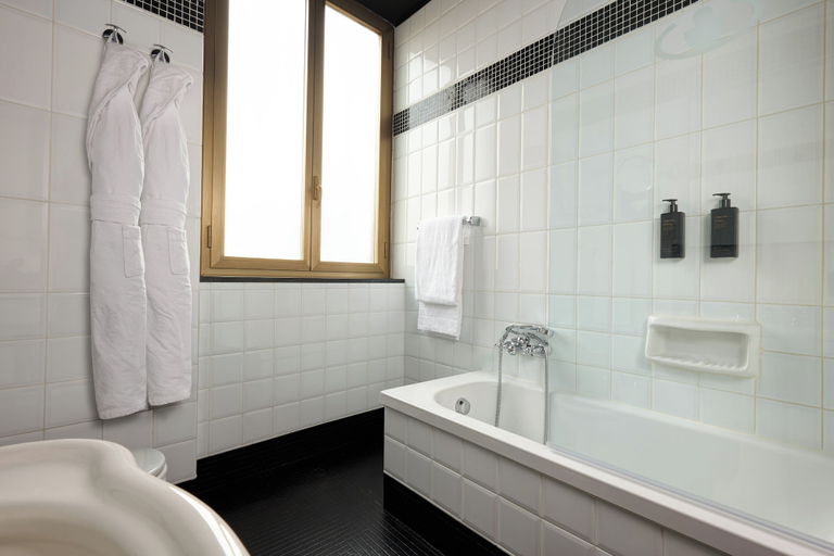 Bathroom 5, Mascagni Hotel, Rome