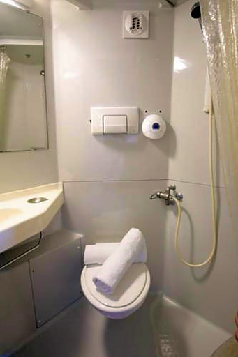 Bathroom 4, Kyriad ECO - Suresnes - La Défense, Hauts-de-Seine