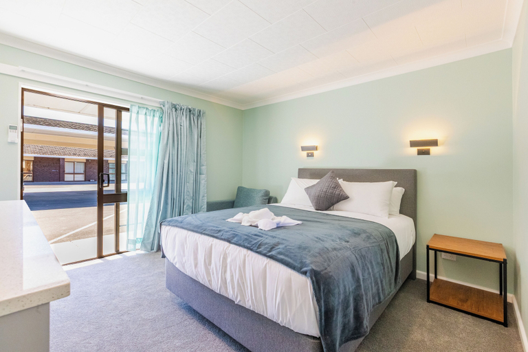 Bedroom 2, Lavana Motels, Hastings city
