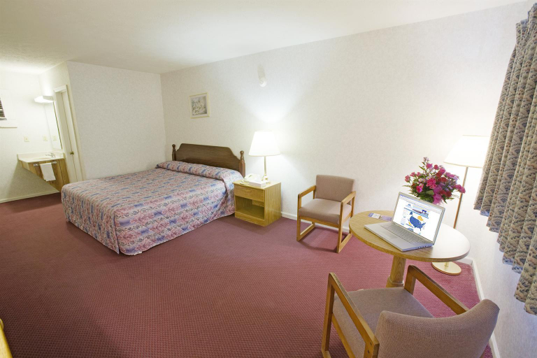 Bedroom 3, Americas Best Value Inn Jonesville, Yadkin