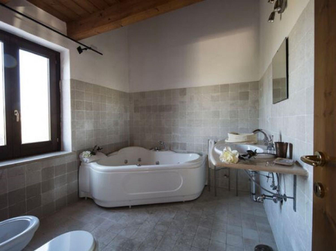 Bathroom 3, Charming Retreat in San Savino, Ascoli Piceno