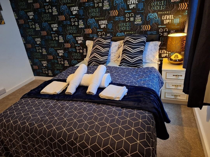Bedroom 4, Fantastic Large Room with  free parking, Medway