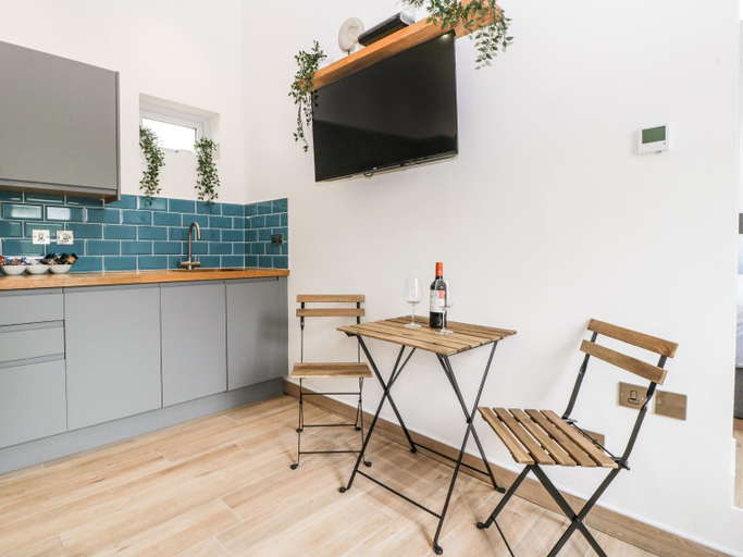 Others 2, The Netherend Inn - Pet Friendly Haven, Gloucestershire