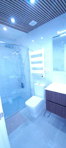 Bathroom 3, suites recién reformadas Vista Alegre, Madrid