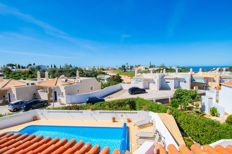 Room 4, 32A Vale do Milho Stunning Detached Villa Close, Lagoa
