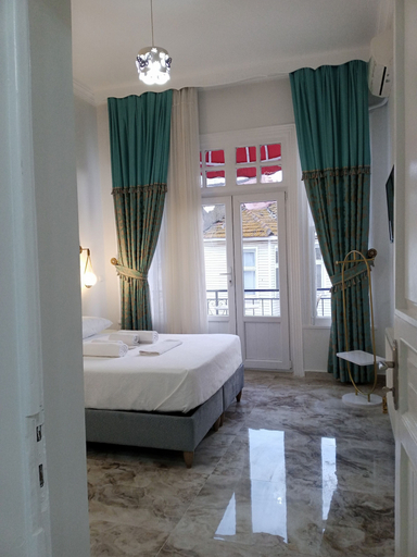 Others 5, Ada Antik Otel, Adalar