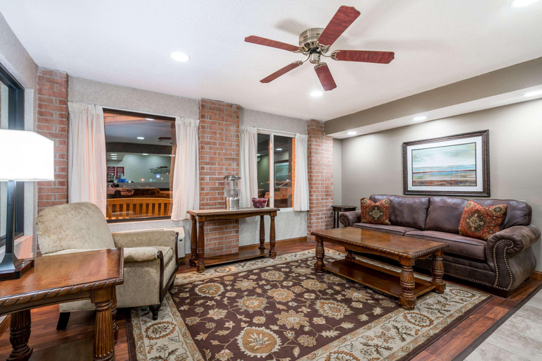 Public Area 2, Baymont by Wyndham Marshfield, Marathon
