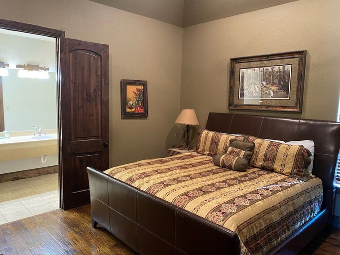 Bedroom 2, Sundance Club Resort and Spa, Palo Pinto