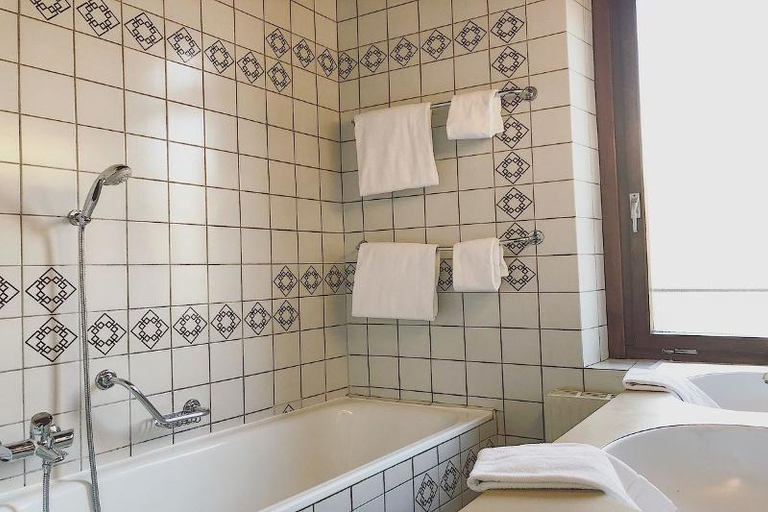 Bathroom 15
