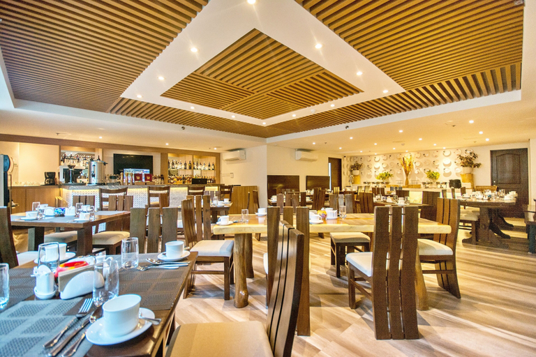 Food & Drinks 5, Commander Suites de Boracay, Malay