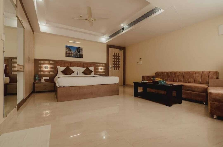 Others 5, BIGWIG HOTEL, Jabalpur