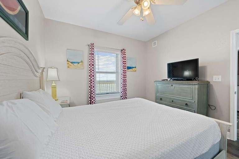 Bedroom 3, Crystal Tower 1702, Baldwin