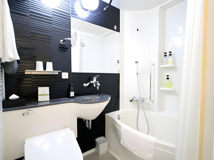 Bathroom 14