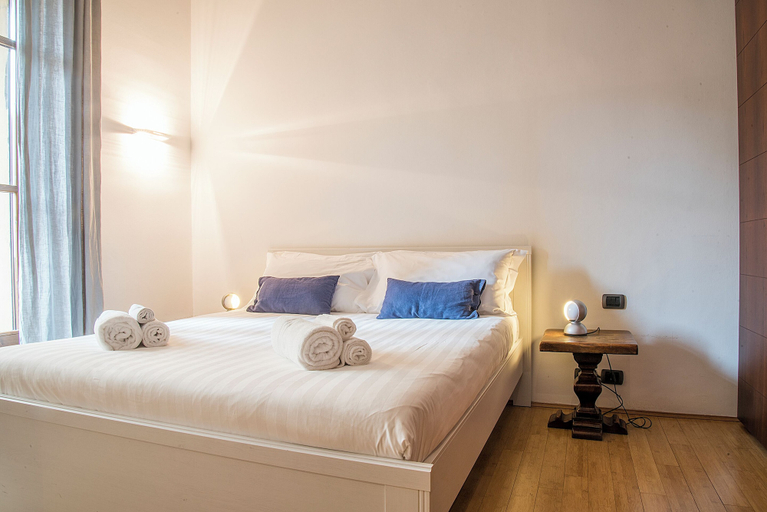 Others 4, easyhomes - Repubblica, Milano