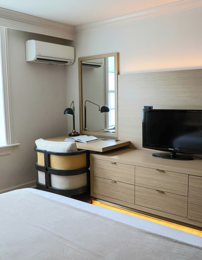 Bathroom 5, Riverside Hotel, Broward