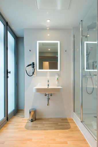 Bathroom 5, ibis Styles Toulouse Centre Capitole, Haute-Garonne