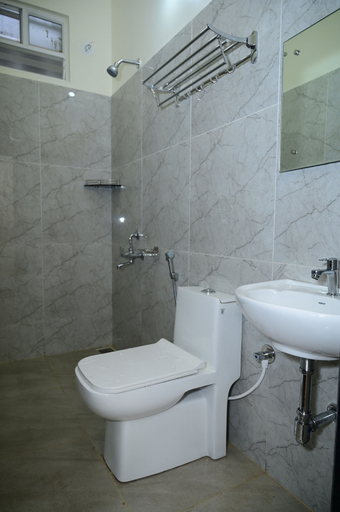 Bathroom 3, Hotel Beach Comforts, Puri