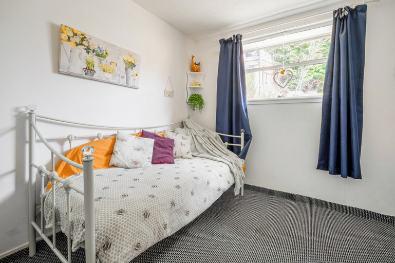 Room 5, 2 Bed Chalet - Sleeps 3 - River and Mountain Views, Highland