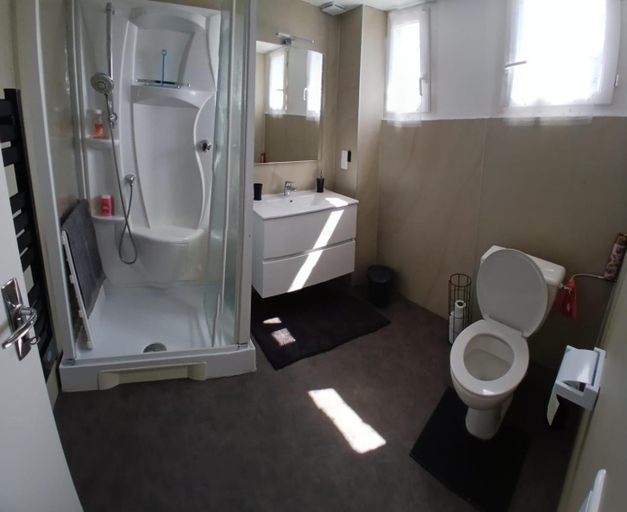 Bathroom 5, l Aurigast, Aveyron