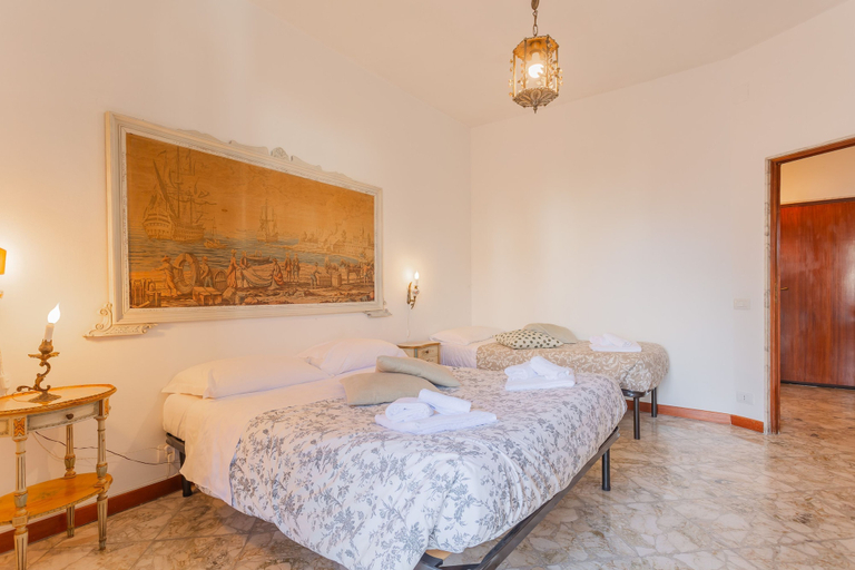 Room 2, Golden Apartment by Wonderful Italy, Bari