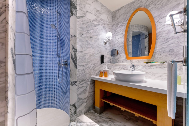 Bathroom 2, Hotel Michael, Singapore