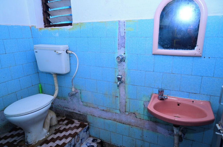 Bathroom, DhamStay Hotel JK Inn Near SeaBeach Puri, Puri