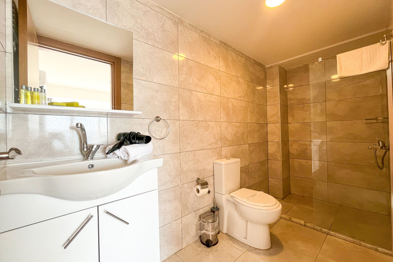 Bathroom 5, Ni Marin Hotel, Milas