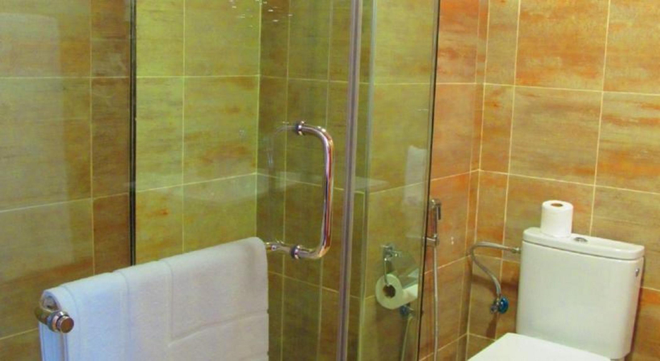Bathroom 5, Cbd Hotel, Ilala