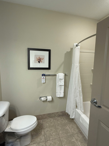 Bathroom 5, AmericInn by Wyndham Windom, Cottonwood