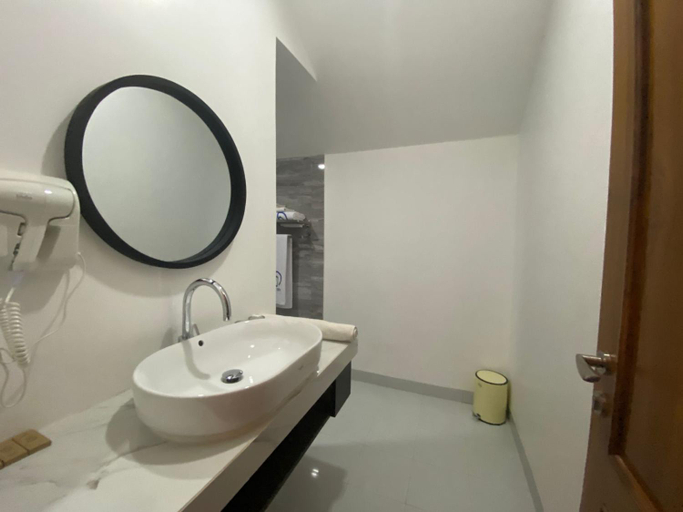 Bathroom 7