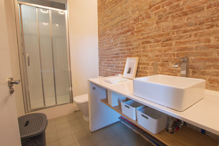 Bathroom, Classic Plaza Real, Barcelona