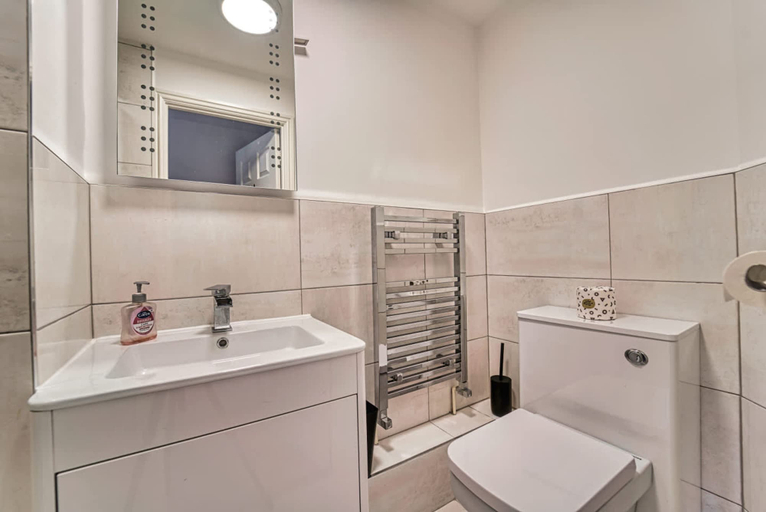 Room 3, Host Stay Lion Court, Worcestershire