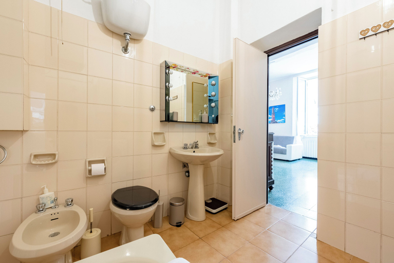 Bathroom 3, Bright flat near Porto Antico, Genova