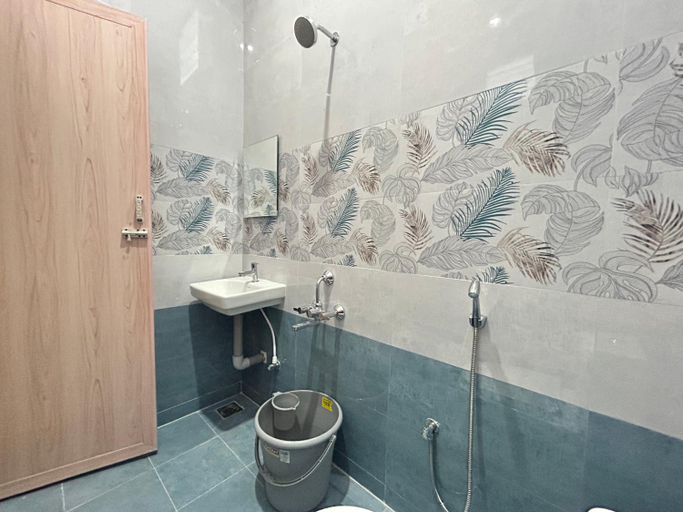 Bathroom 3, THE KAYA SERVICE APARTMENT SRIRANGAM, Tiruchirappalli