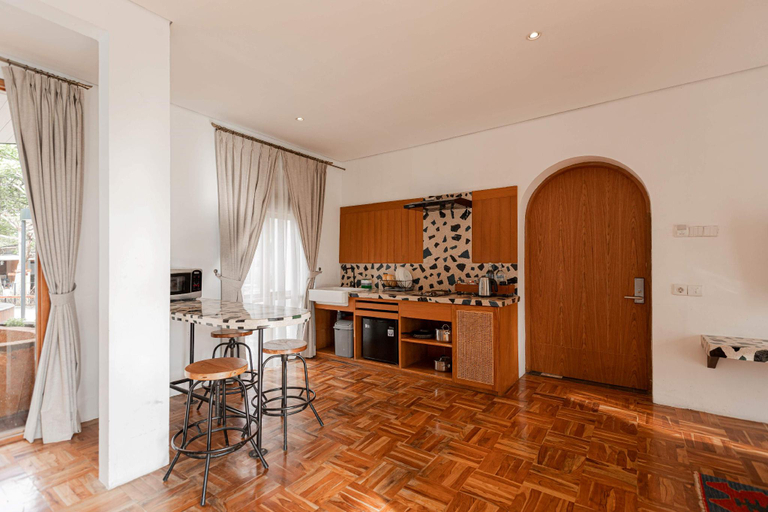 Dining Room 8