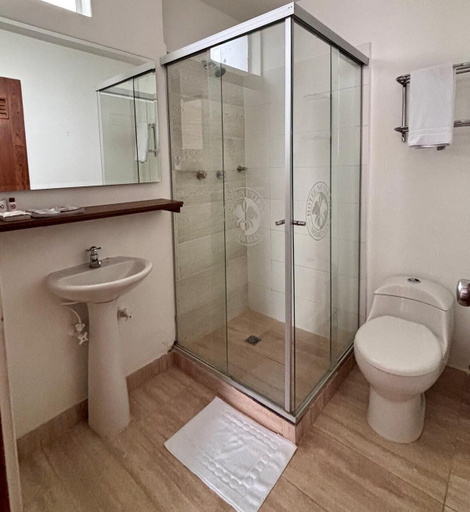 Bathroom 4, Hotel Nutibara, Medellín