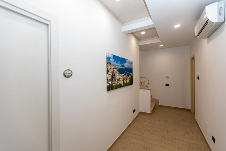 Facilities 2, La Pace dei Sensi, Napoli