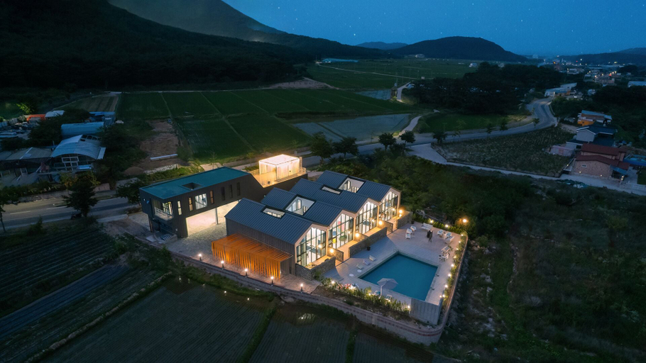Exterior & Views 2, Le Pavilion Pool Villa, Pohang