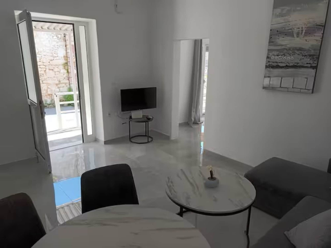 Room 5, The Sun House in Paradisi, South Aegean