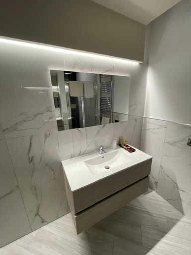 Bathroom 5, La quercia, Frosinone