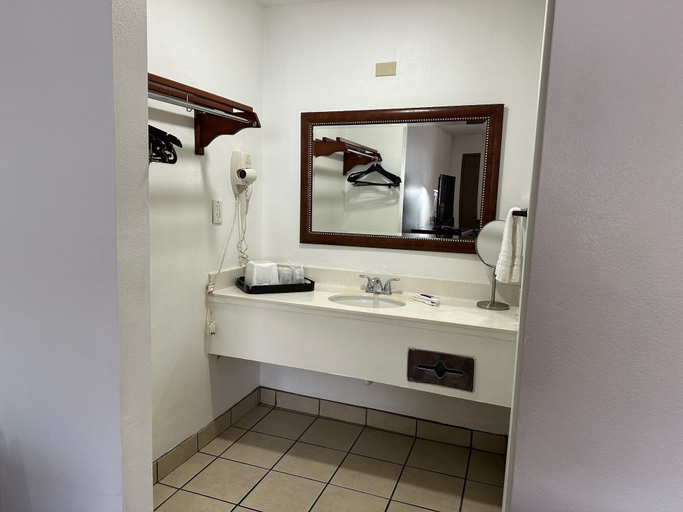 Bathroom 4, Desert Sands Inn & Suites, Bernalillo