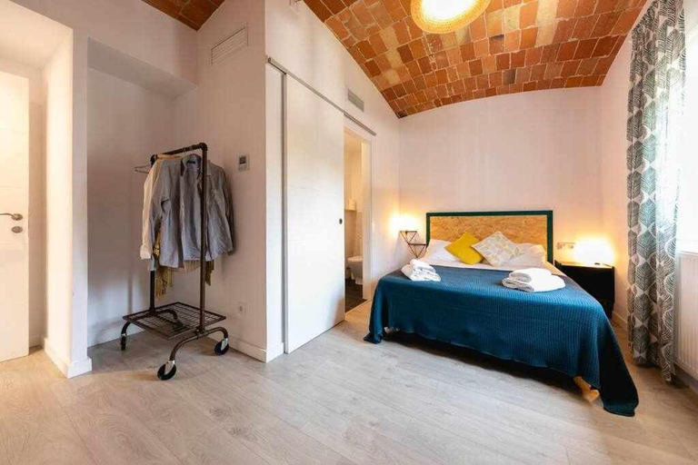 Others 4, Newly renovated room w Pool & BikeParking, Girona