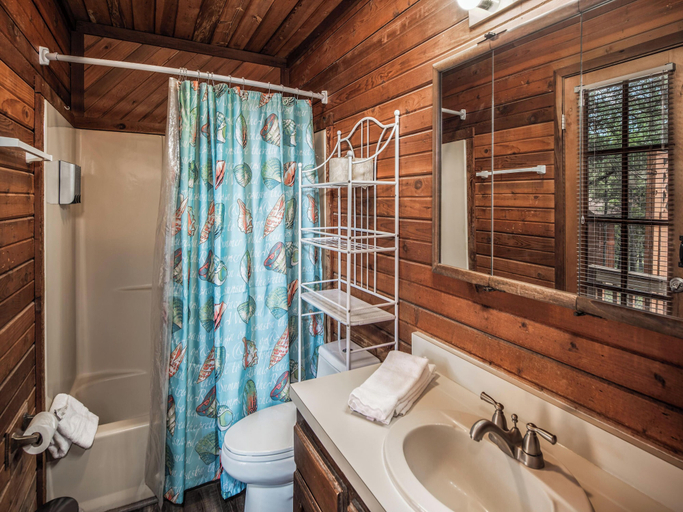 Bathroom 4, Hoatchey Hideaway, Lincoln