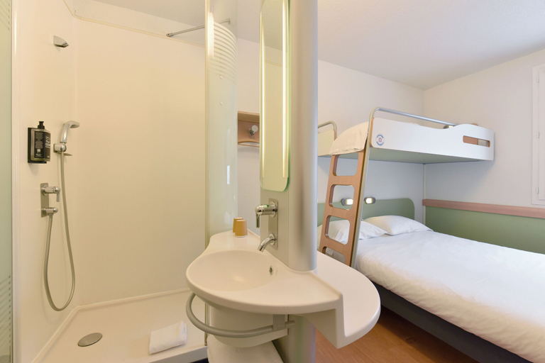 Bedroom 3, ibis budget Noyon, Oise